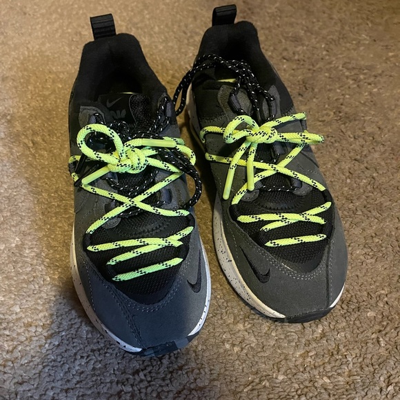 Womens Nike size 5 Air Max ‘Viva’ - Picture 2 of 2